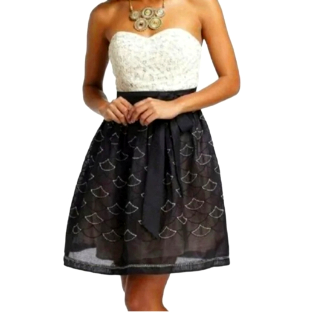 Strapless black and white embroidered dress from Anthropologie, size 6